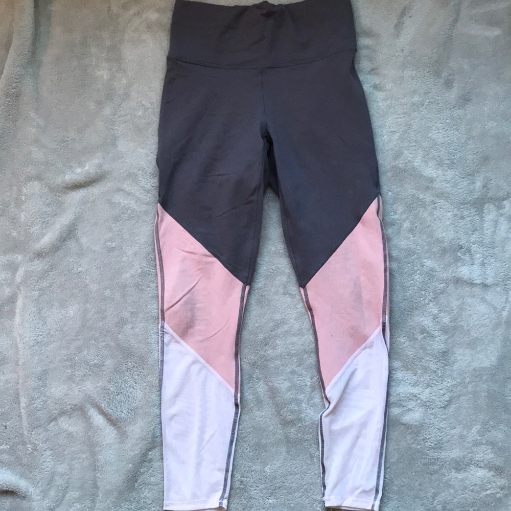 Power hold form fitting leggings. Small pocket